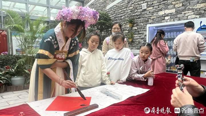 来济南植物园感受春日游园会，十二花仙子巡游引领国风盛宴