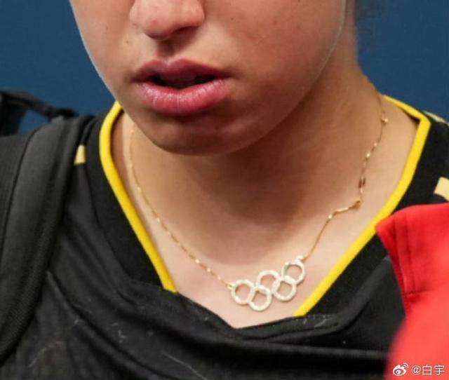 可可爱爱 孙颖莎说对手的五环项链好看 奥运限定版来了