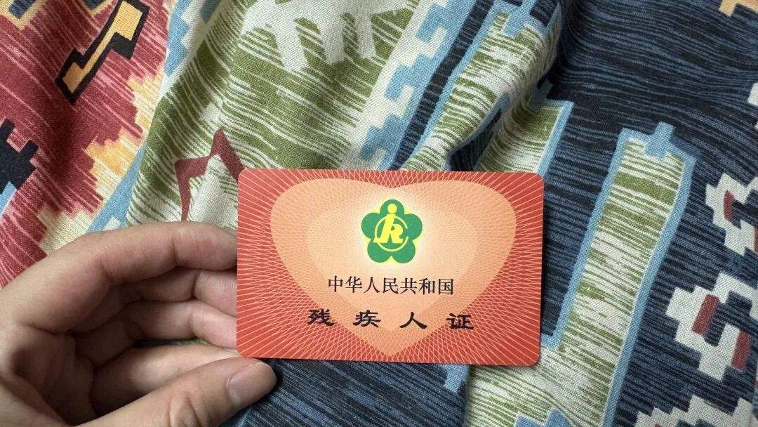 盲人老太被曝“专找女生带路”？网友猜疑是“人贩子”！真相是......