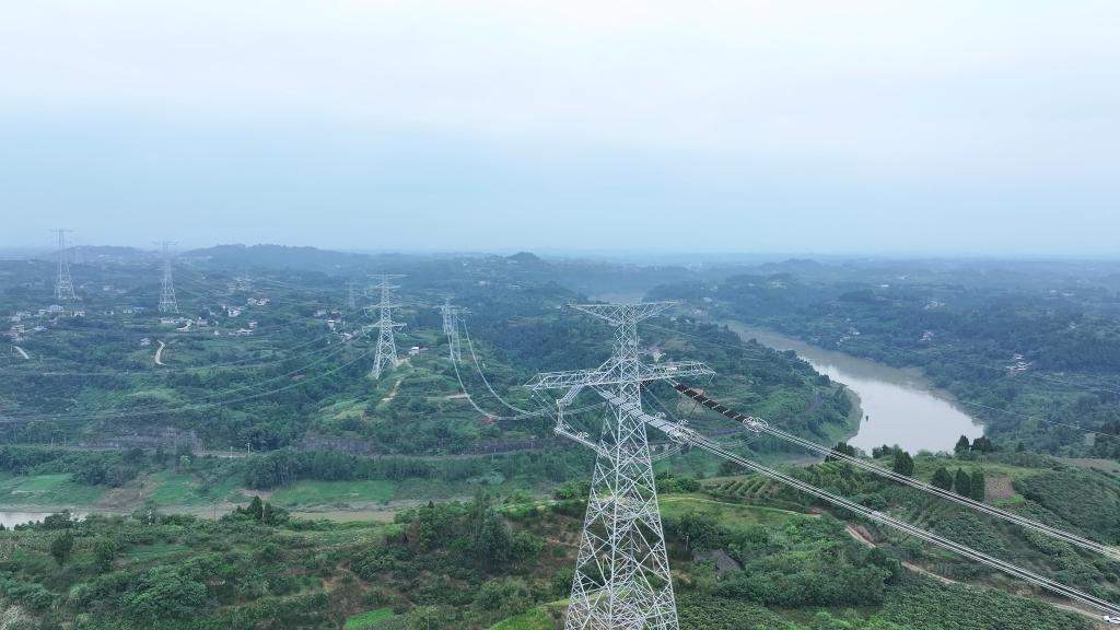 金沙江上游-湖北特高压工程全线首个标段顺利贯通