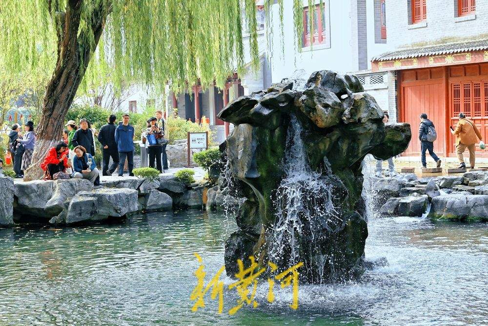 秋冬之交，泉水欢腾，泉城晚秋迷人眼