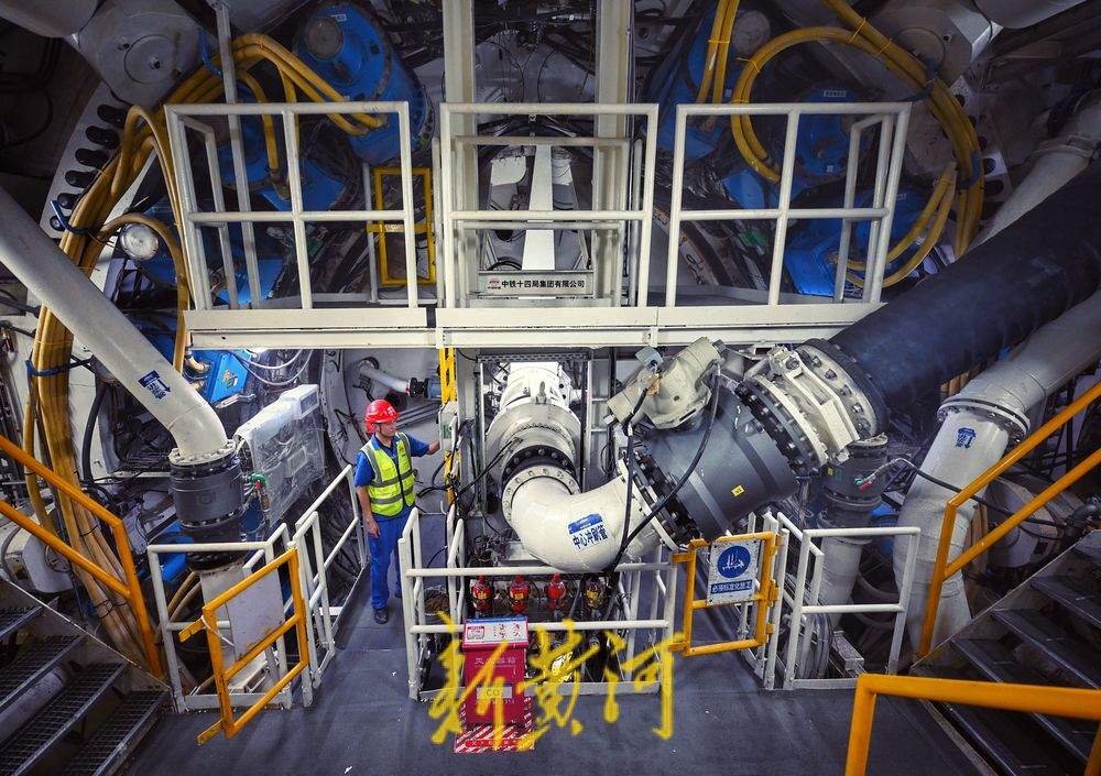 “山河号”盾构机出洞！“世界级”水下盾构隧道济南黄岗路黄河隧道贯通