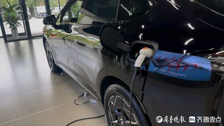 “萝卜快跑”在济上路？记者调查：系其他品牌，非无人驾驶出租车