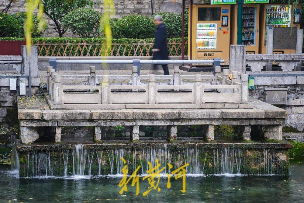 初冬时节黑虎泉畔美不胜收