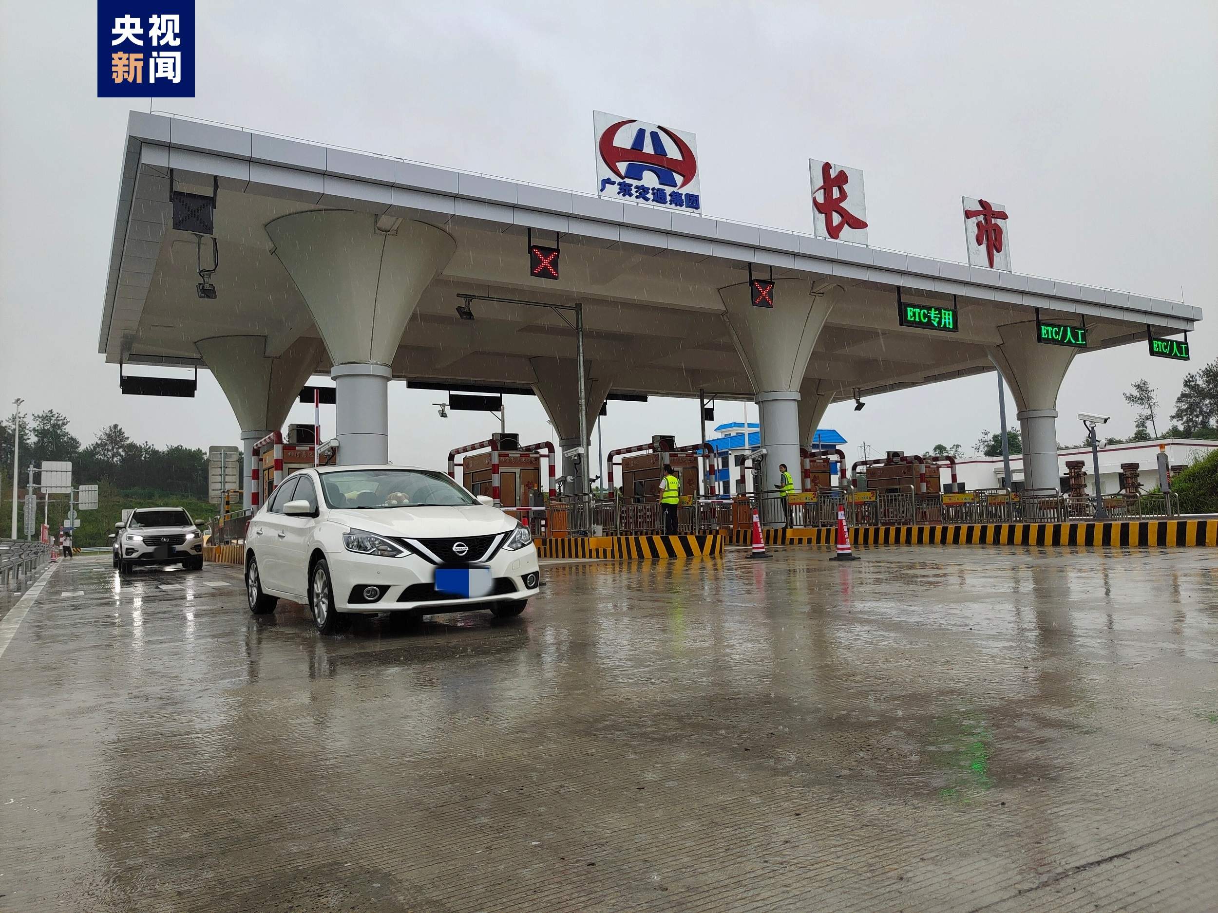 雄信高速今天正式通车 两地车程缩短至30分钟