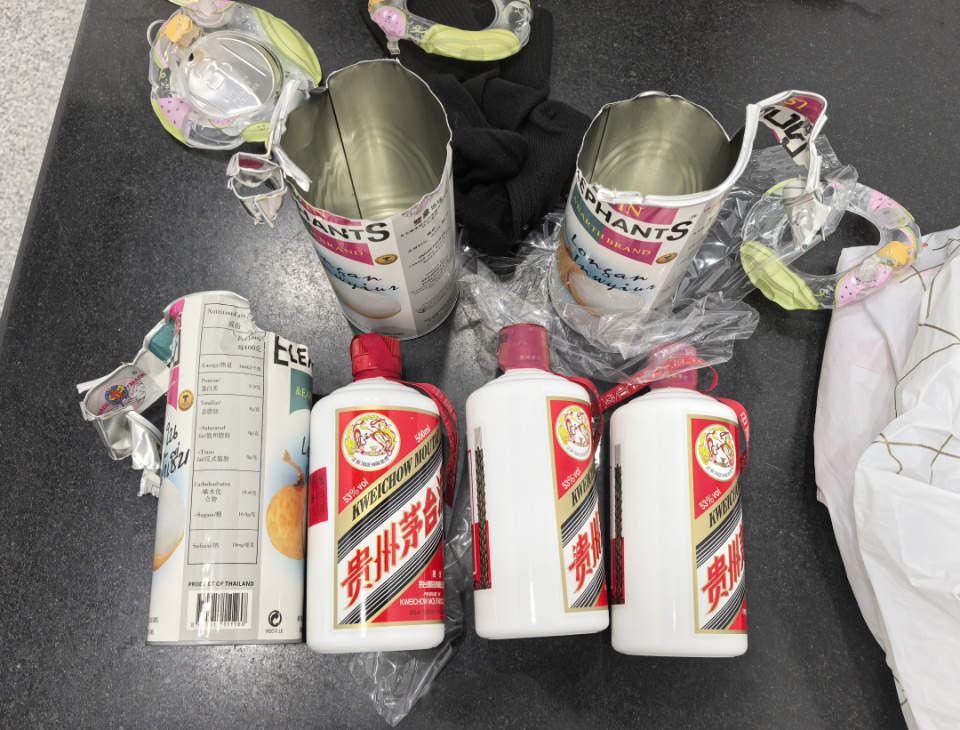 用水果罐头藏茅台进境，被闸口海关查获！