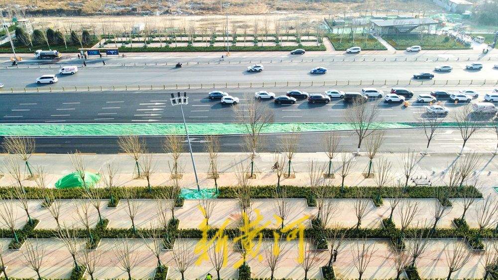 济南经十路齐鲁大道以东路段快车道恢复双向12车道通行