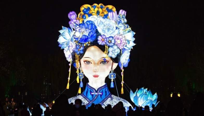 “泉”在济南冬游记｜以一己之力“卷起”花灯江湖，“夏雨荷”究竟有何能量