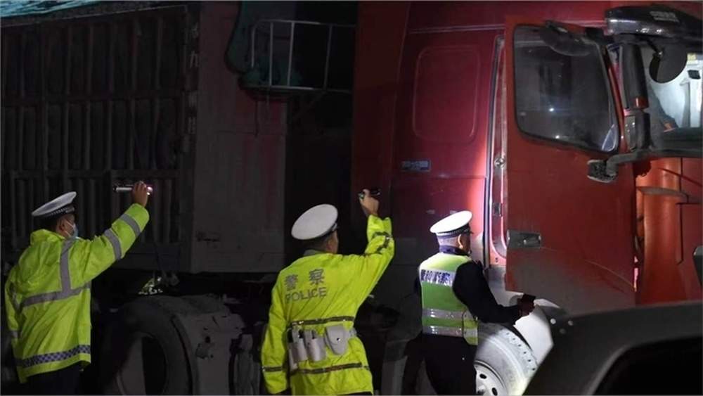 山东道路交通违法集中整治专项行动查获68辆严重超载大货车，含18辆“百吨王”