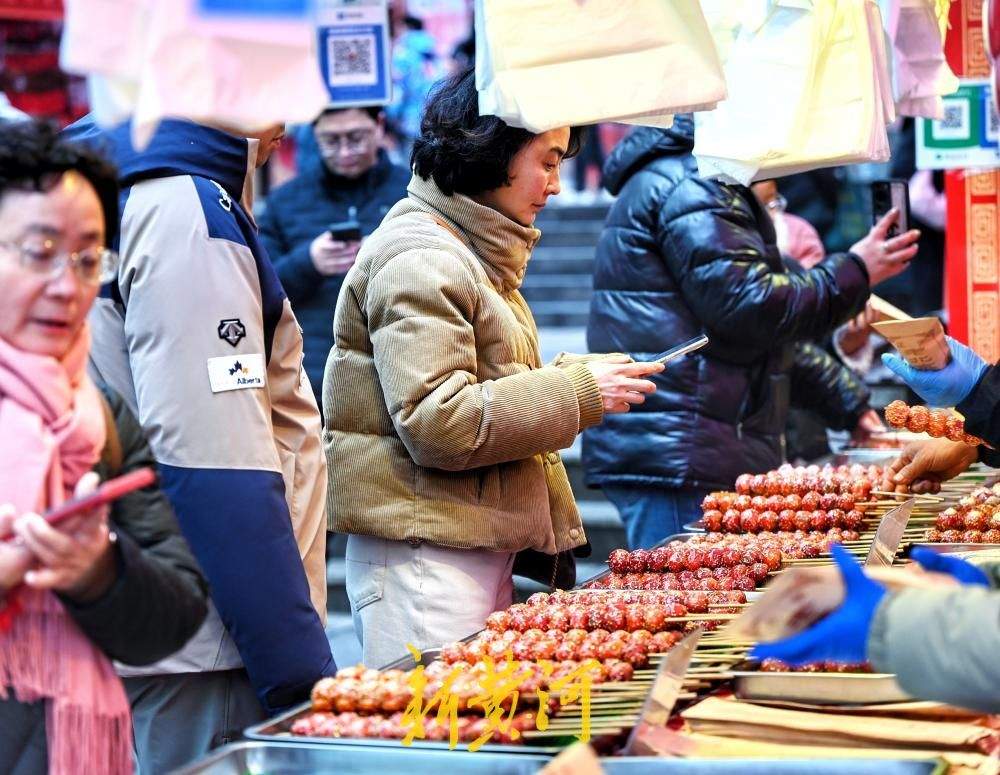 千佛山新年大集迎来最后一日，赶热闹的市民真不少