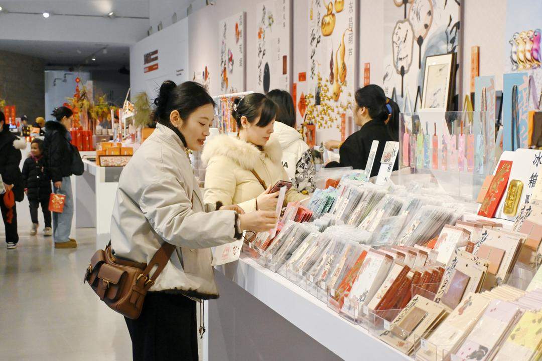 “收入七三分”，镇馆之宝成“销冠”