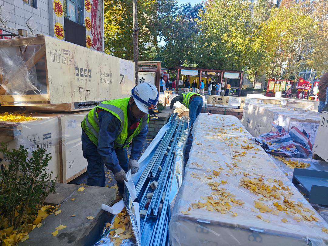 四中全会精神在基层丨国补助力老旧电梯更新,顶楼13楼只分摊340元