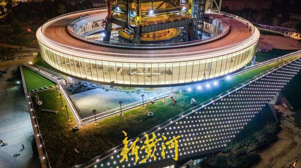 济钢3200高炉亮灯，中央森林公园工业遗迹焕新亮相