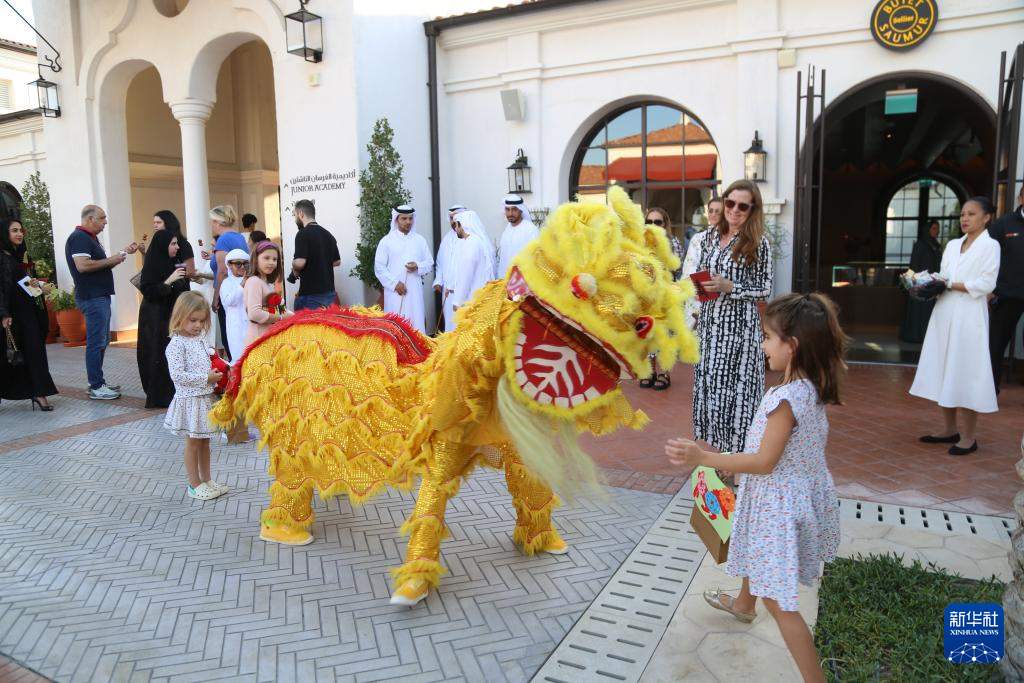 通讯｜暖风拂动“中国红”——阿联酋新春见闻