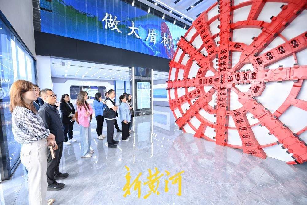 黄河下掘出6层楼高隧道，年内通车后济南跨黄缩至4分钟