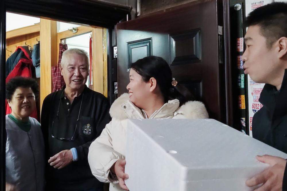 新春走基层丨中缅边境，妈妈包的“津味素”送给一群“缝山”人