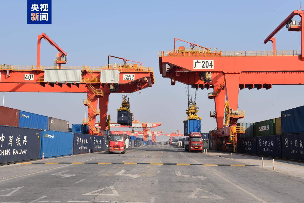 全国首条快捷物流产品示范线广州—成都班列首发