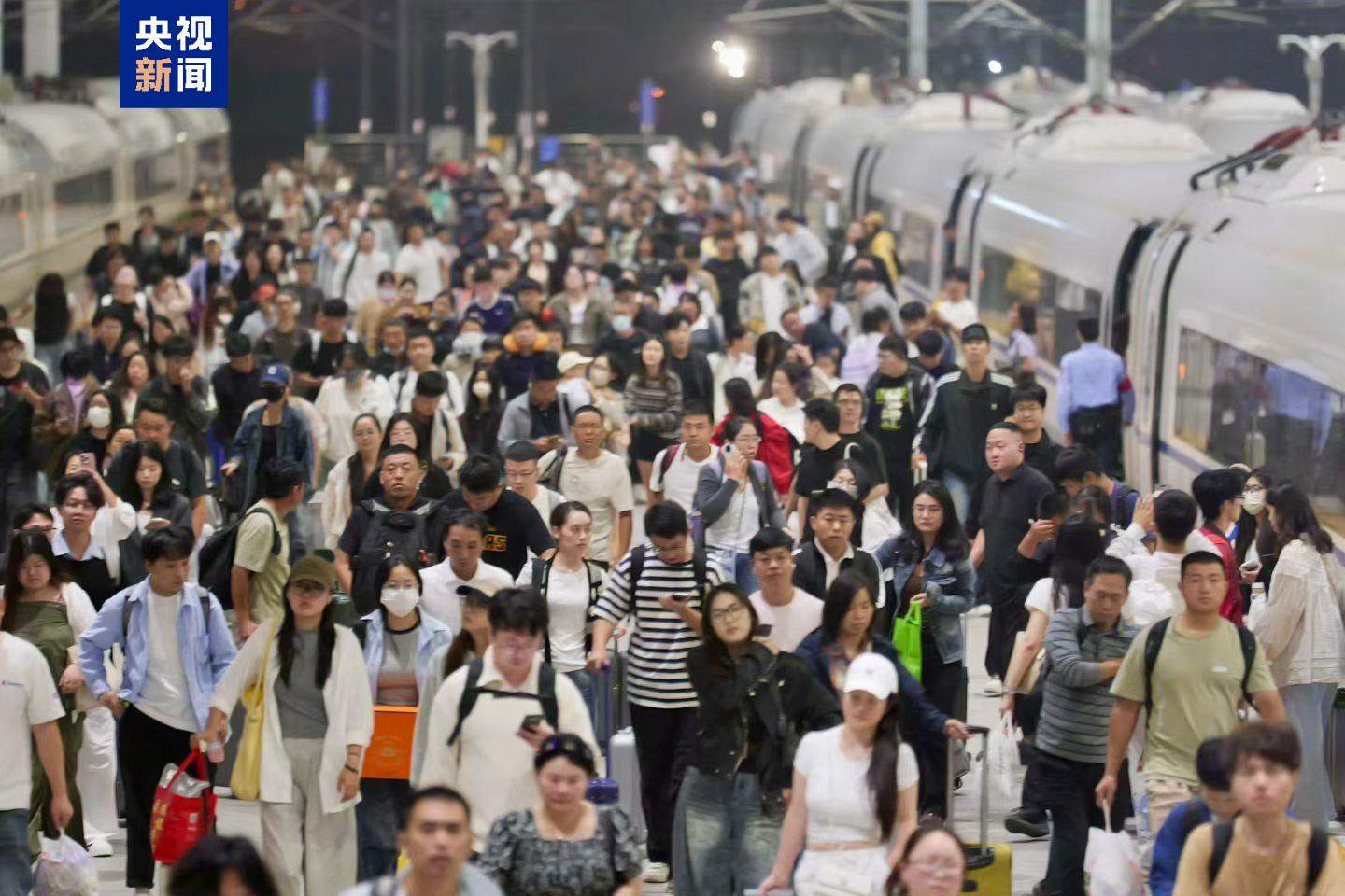 今天长三角铁路迎国庆中秋假期客流高峰 预计发送旅客426万人次