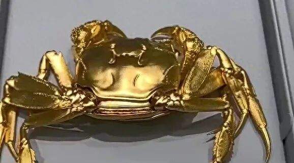 沃尔玛回应山姆50万元黄金大闸蟹被指侵权:设计细节、内部构造、表层工艺均不同