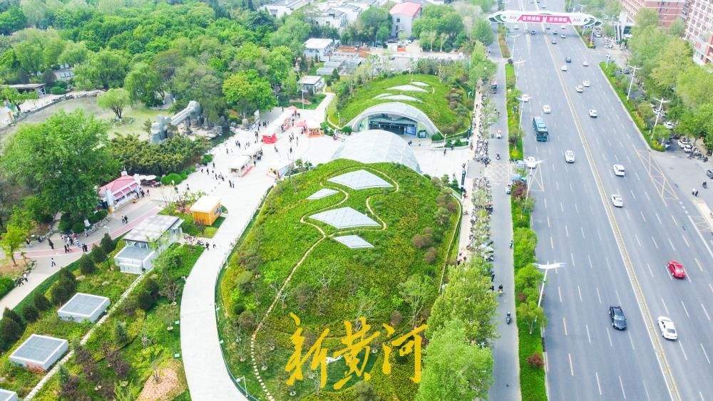 “最美车站”着“春装” 泉城公园北门地铁出入口屋顶绿化升级