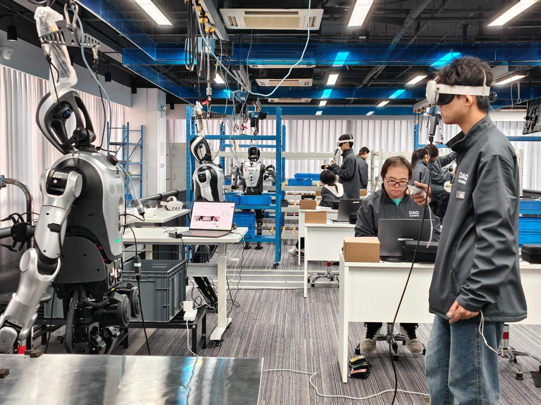 千锤百炼，方得“人形”：机器人“上学记”