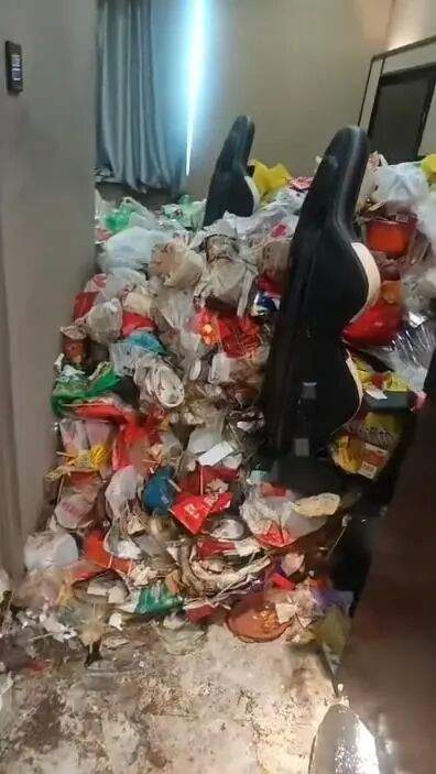 男子从电竞酒店退房后画面“不堪入目”，垃圾堆积如山超1米高！酒店：顾客入住超两年，花了3天才清扫完