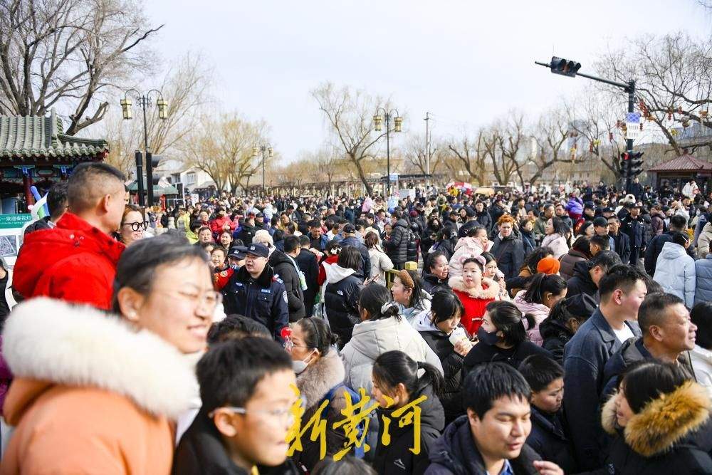 新春“明湖市集”热闹开集,传统与潮流碰撞点亮新春消费