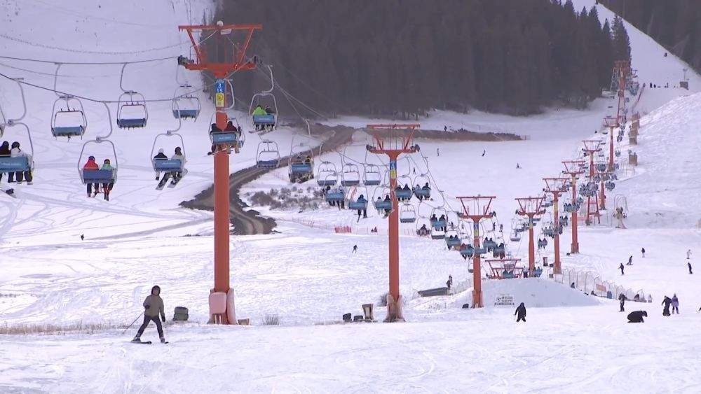 新华视点|乘冬而起 向雪而行——冰雪经济高质量发展新观察