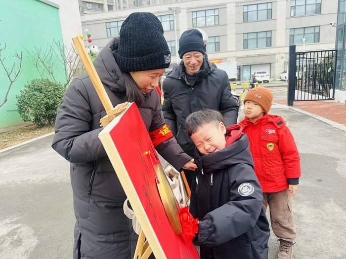 清晨守候、福气迎新、班级惊喜……济南开学首日被“爱”破防了