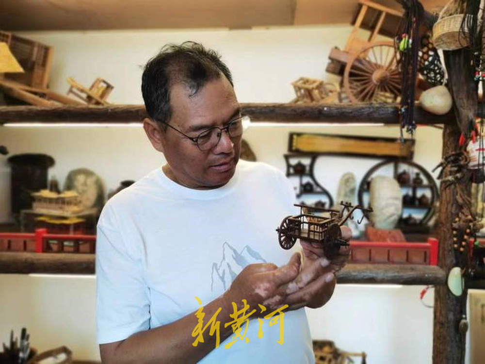 不用钉子和螺丝，济南六旬手艺人做出近40辆古马车