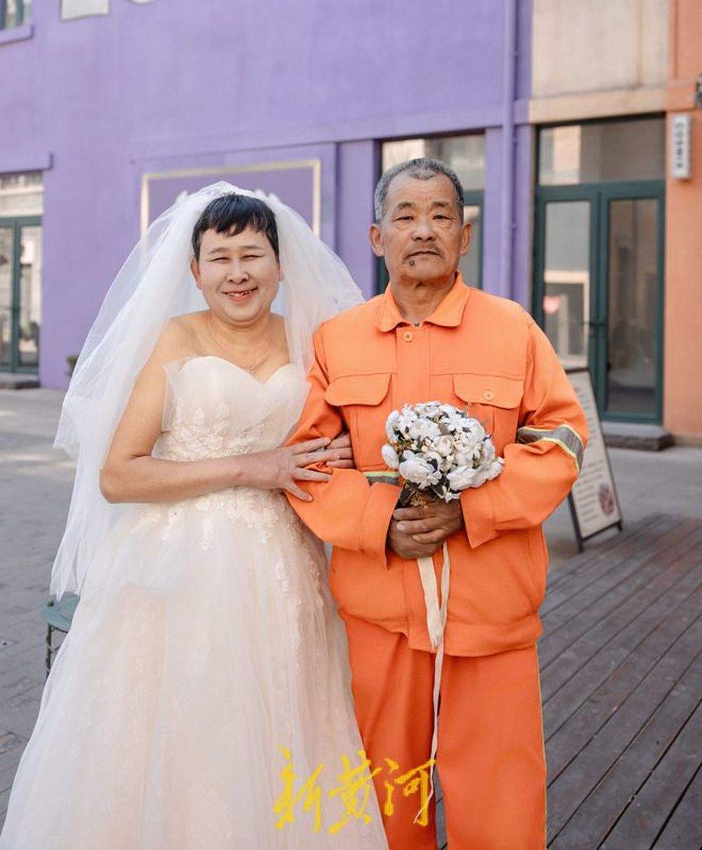 从青丝到白头，39年后他们收获了“迟到的浪漫”