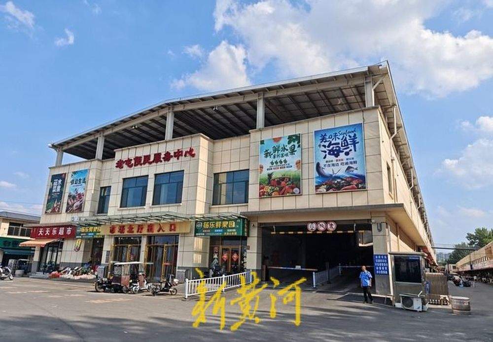 济南森林公园东门建设临近完工，届时园区可新增260个停车位