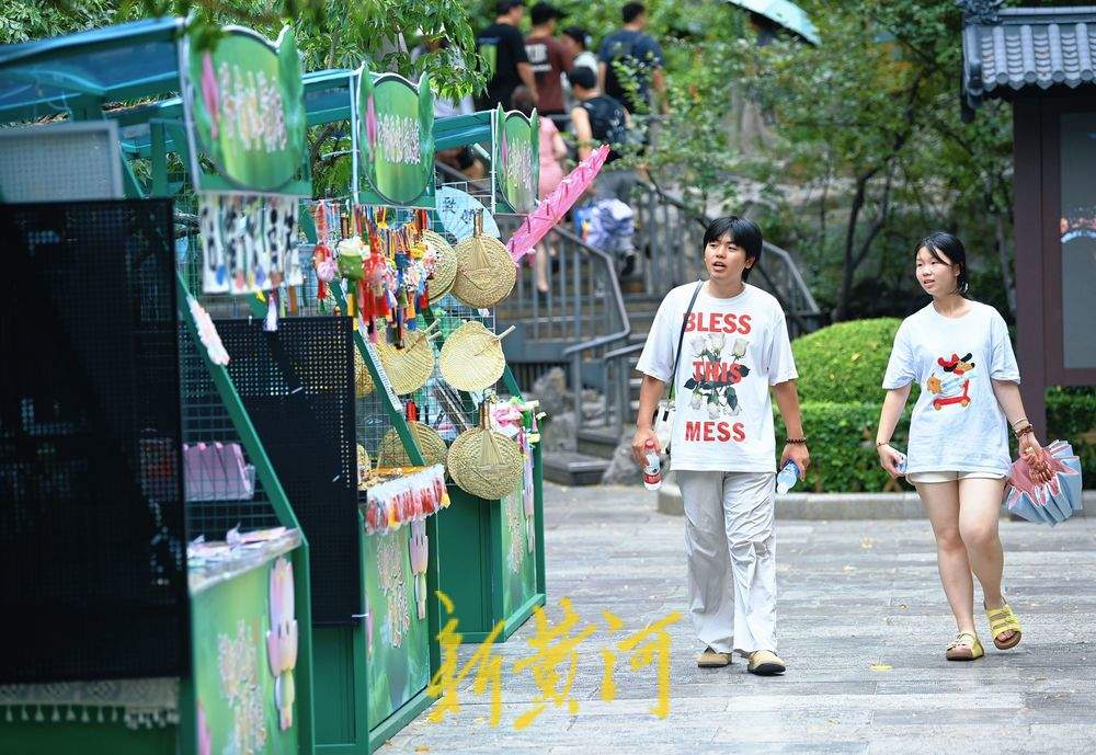 一年四季 泉在济南丨仲夏市集扮靓济南护城河