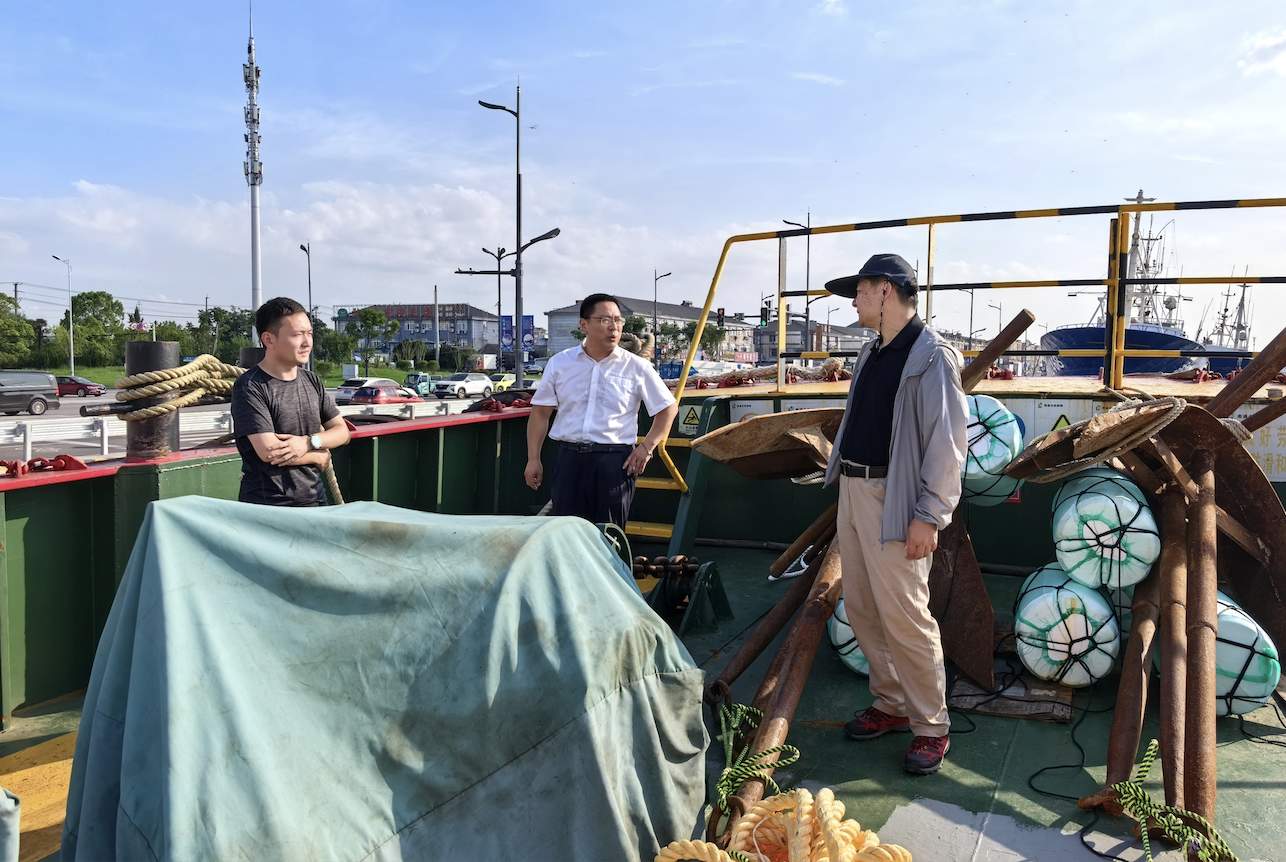 郭新国带队赴江苏省部分海域近海水下地理信息数据获取项目检查指导
