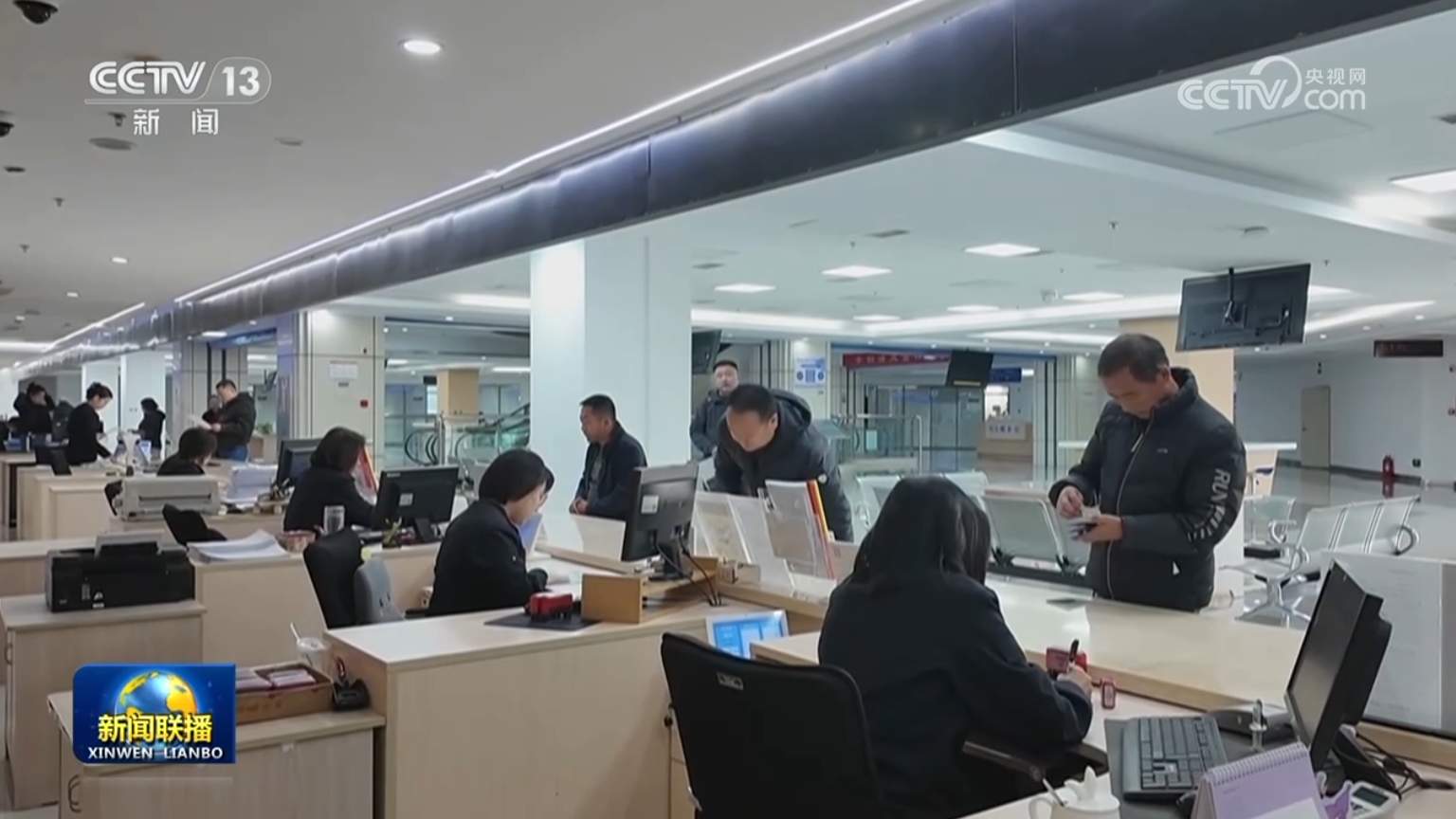 【树立和践行正确政绩观】学用结合 以实干出政绩