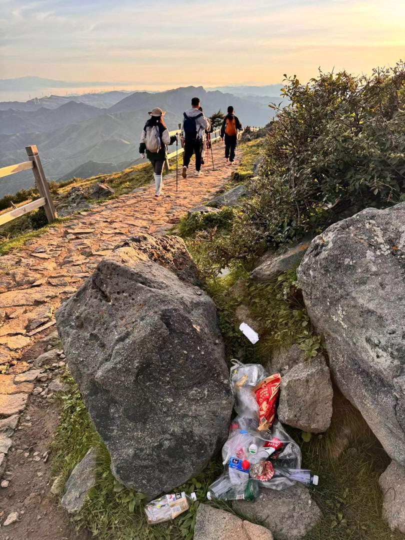 夜爬灵山,封闭景区竟成网红打卡地?记者调查