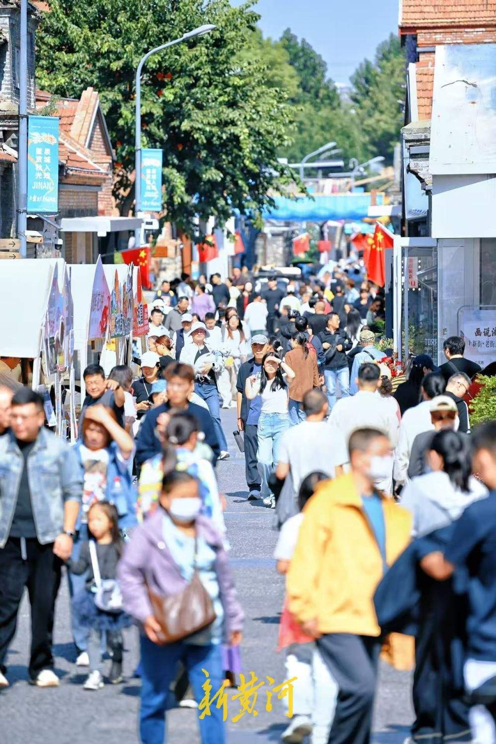 济南百年上新街游人如织，国庆假期成亲子游好去处