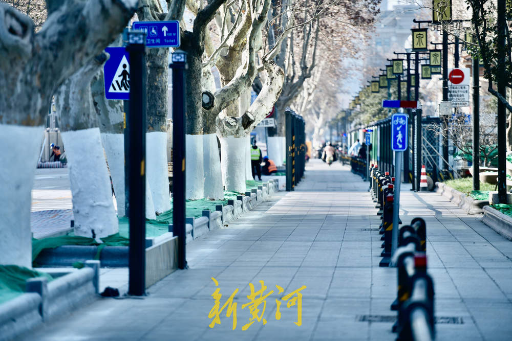 泉城路东段施工围挡有序拆除 全新石板路进入通车倒计时