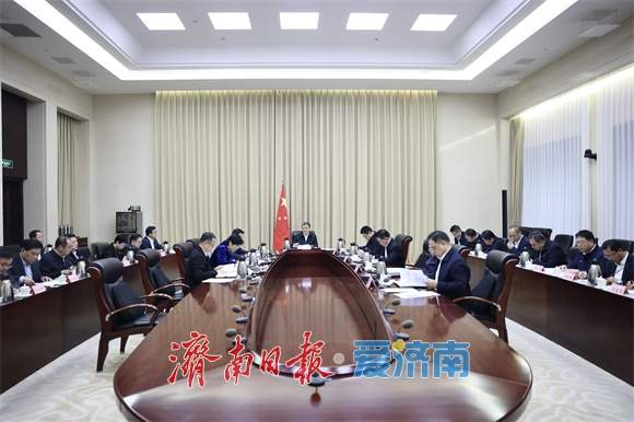 市政府党组召开扩大会议 研究部署开展树立和践行正确政绩观学习教育工作