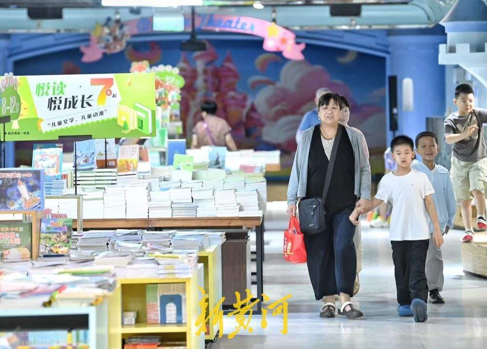开学在即，山东书城掀起购书热潮