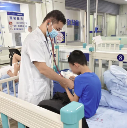 赶作业急出碱中毒？一招学会“纸袋呼吸法”