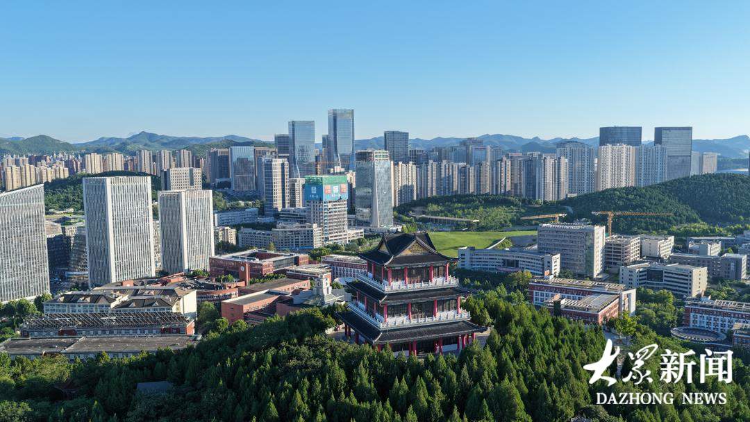 云端俯瞰，邂逅泉城山水与繁华