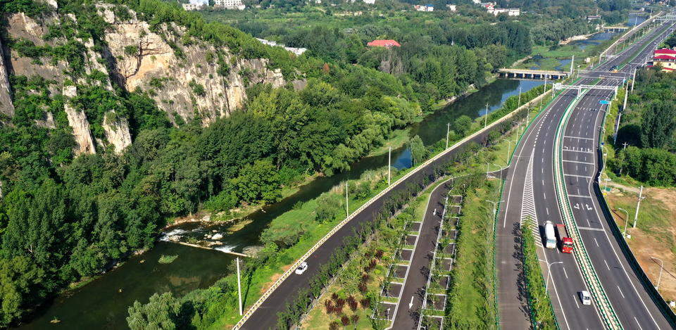 中秋的济南南山如此美丽，锦阳川绿水潺潺景色宜人