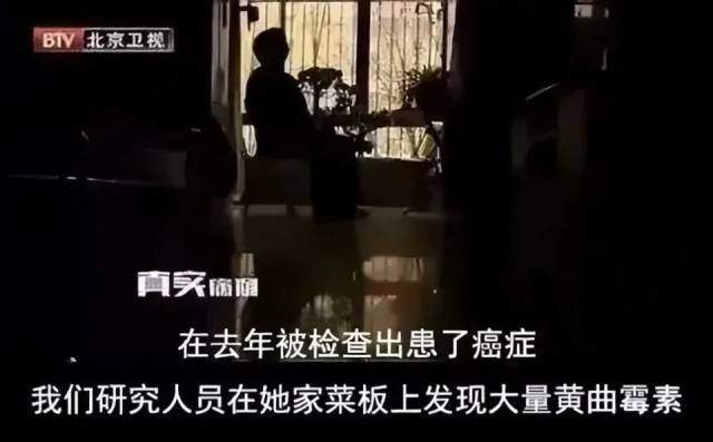 触目惊心！女子劈开用了几年的菜板，里面全部发霉，赶紧自查