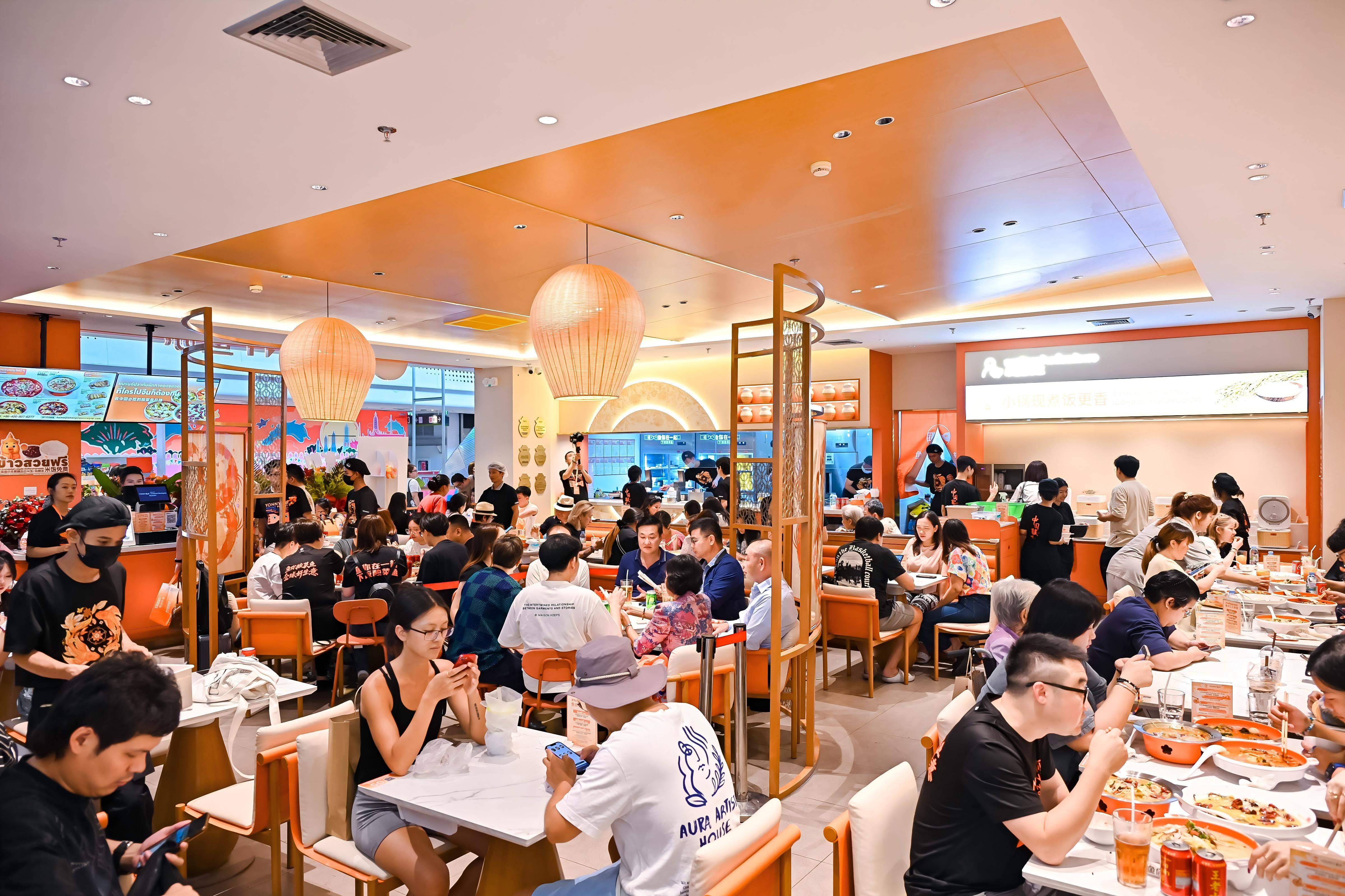 鱼你在一起泰国首店盛大开业，品牌全球定位视觉全方位升级 ​