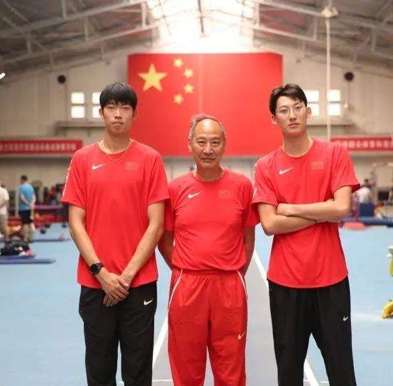 撞脸了 徐卓一是跨栏届的高启盛吧 网友调侃