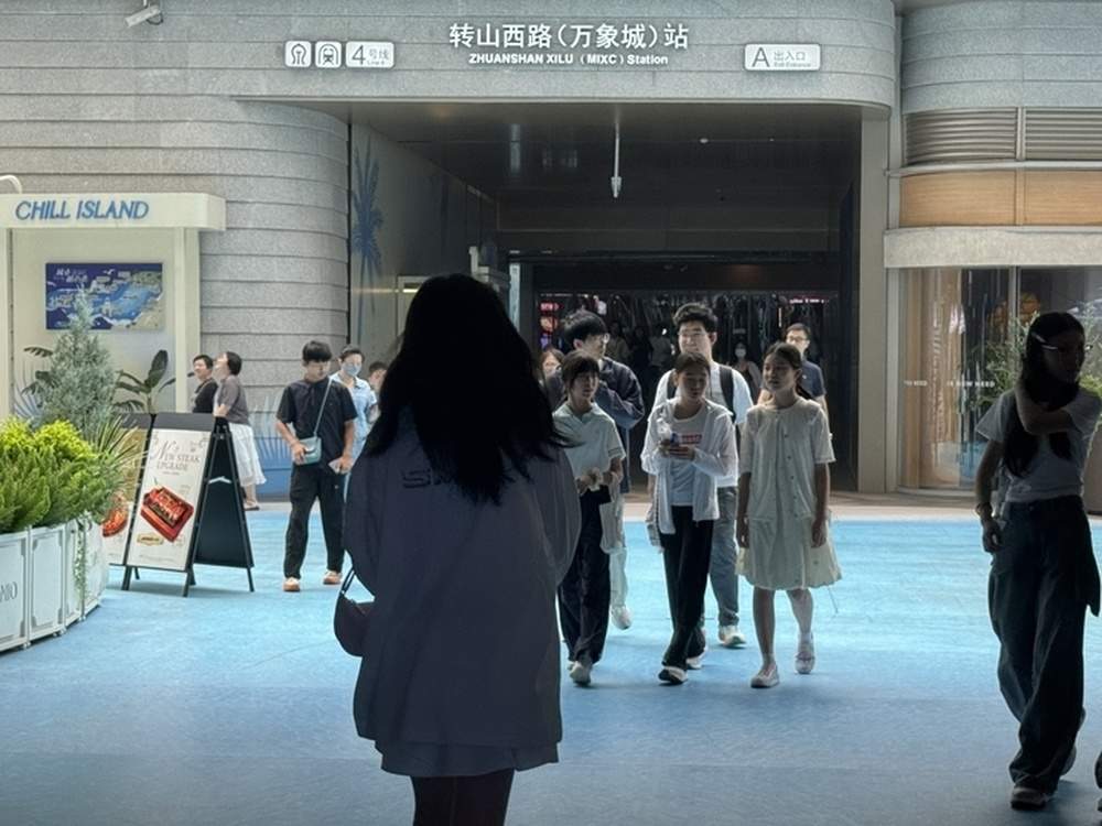 济南地铁4号线商业接驳调查：一条通道之隔，拉开商圈“温差”