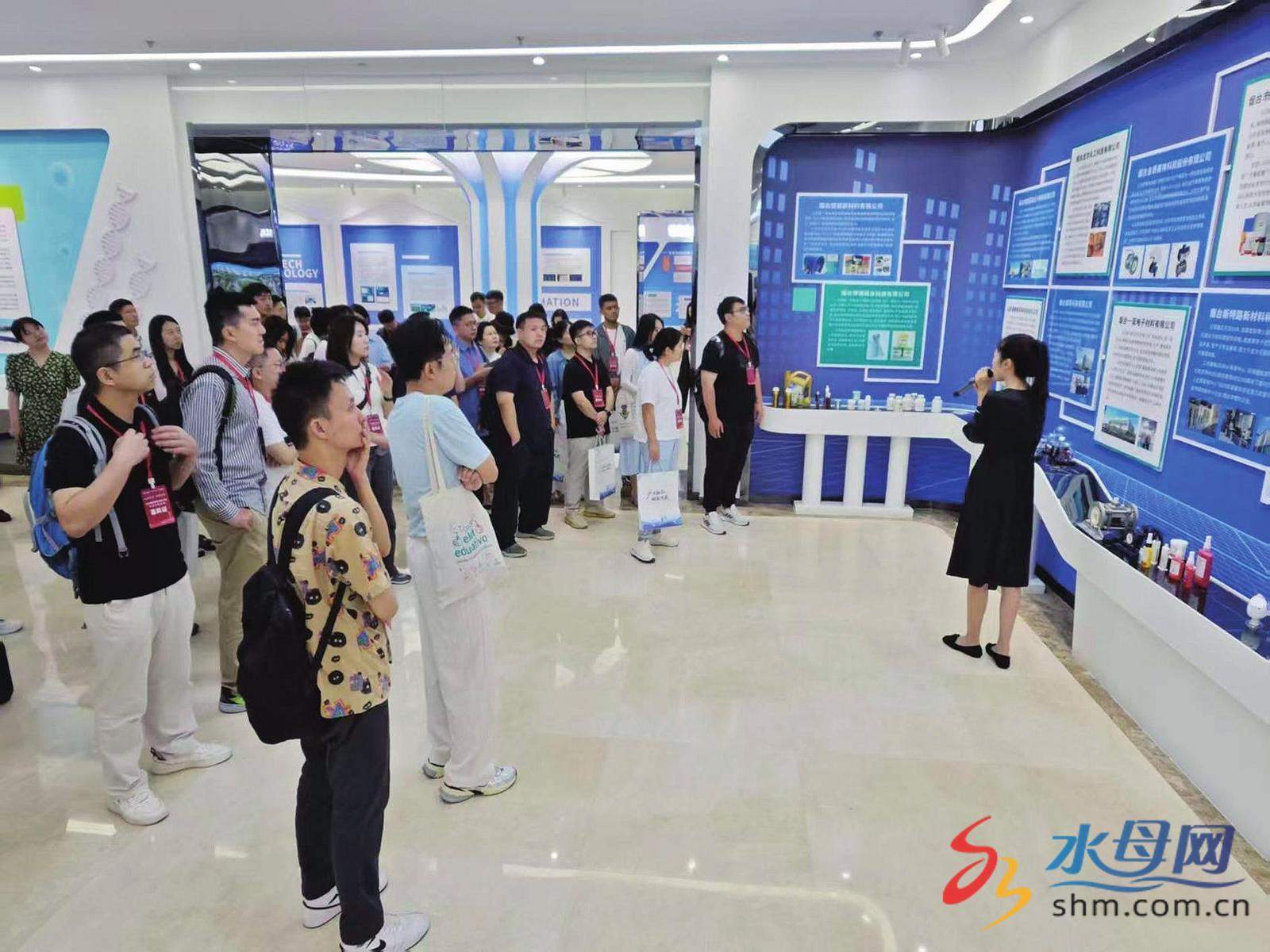 海外博士打“飞的”来烟寻坐标