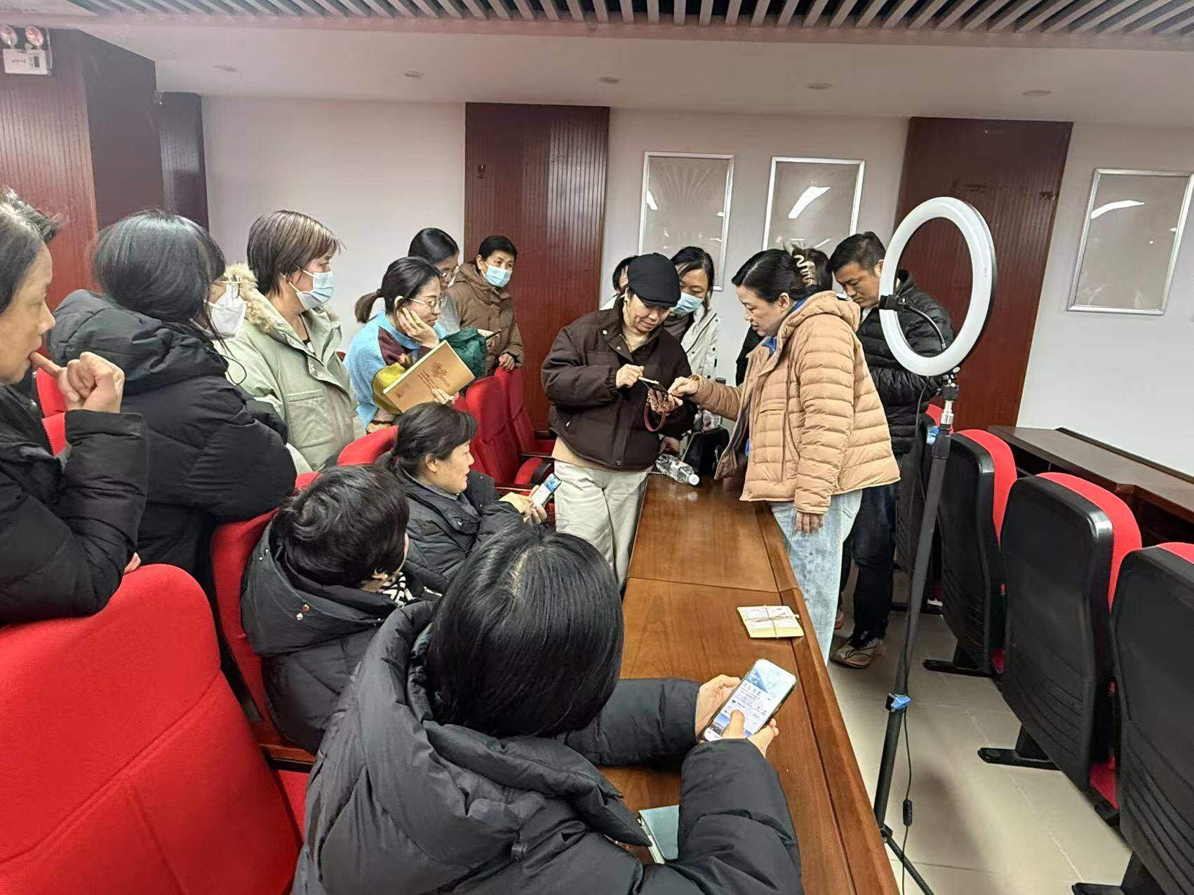 “送课到基层 赋能促振兴”——济南职业学院走进历城区街道开展直播电商公益培训