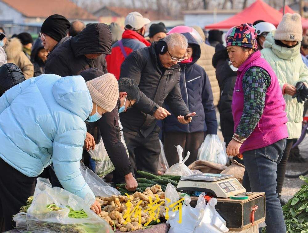 坐上“慢火车”赶大集，寻年味
